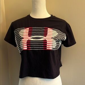Under Armor Black short sleeved Crop Top size YMD/JM/M USED